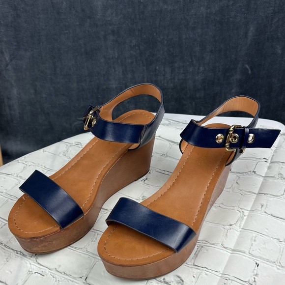 Tommy Hilfiger Navy and Brown Leather Wedges with Gold Accents Sz 7.5 - Picture 1 of 9